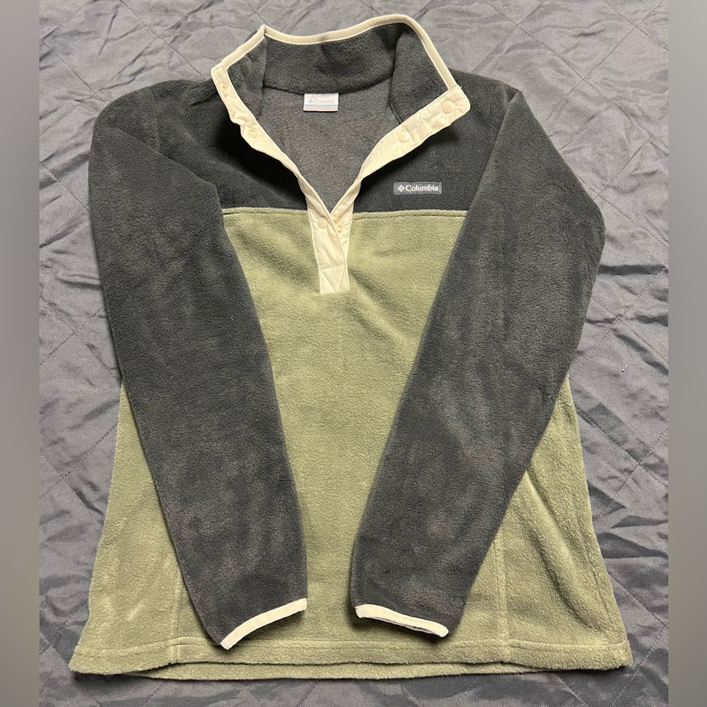 Columbia Women’s Gray and Olive Zip-Up Sweater